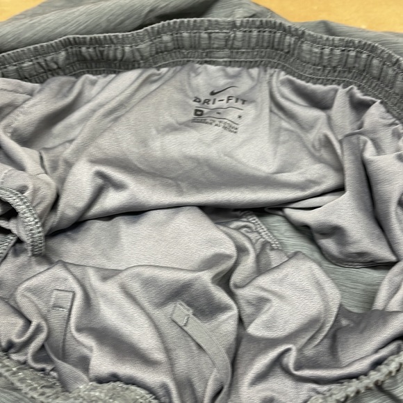Nike gray running shorts - Picture 4 of 5